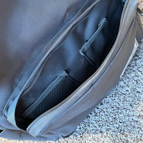 Herschel Supply Company Miller Backpack in Gargoyle Gray 32L 17.5"×12.5"x 7" NEW - Picture 4 of 16